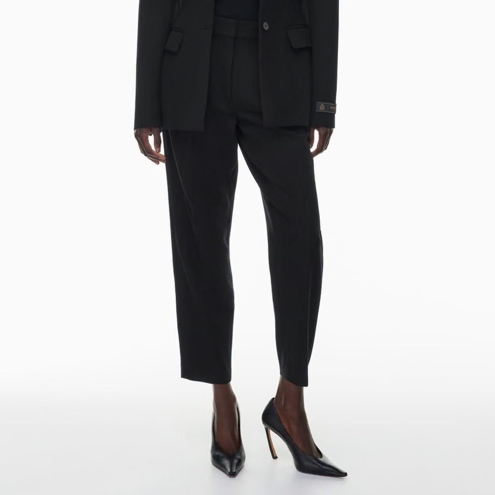 NWT, Aritzia Babaton Vogue Pant Re(essential) material, black, size 2